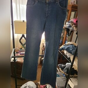 Comfy flare jeans with embroidery on the right back pocket